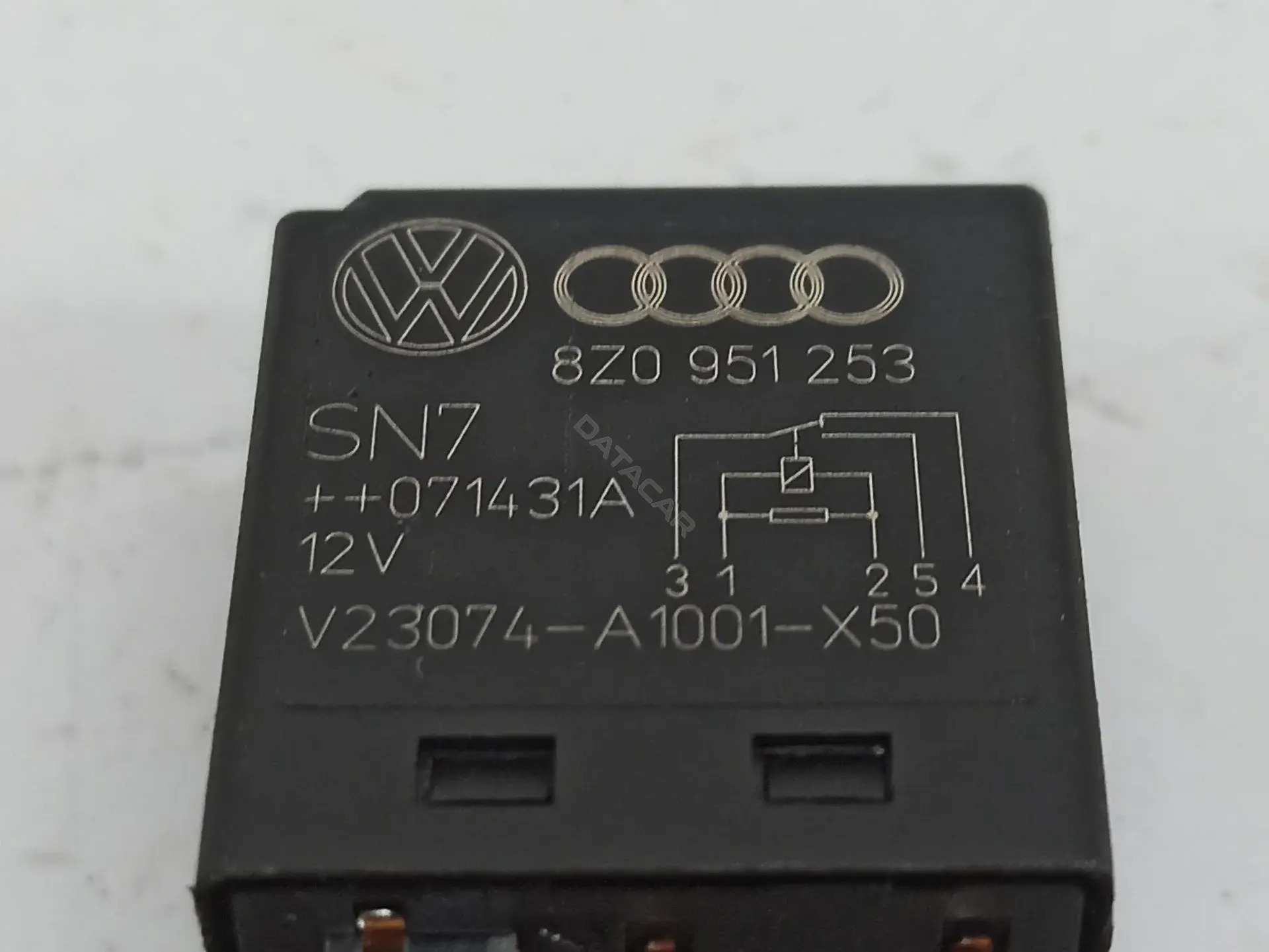 Многофункциональное реле 8Z0951253