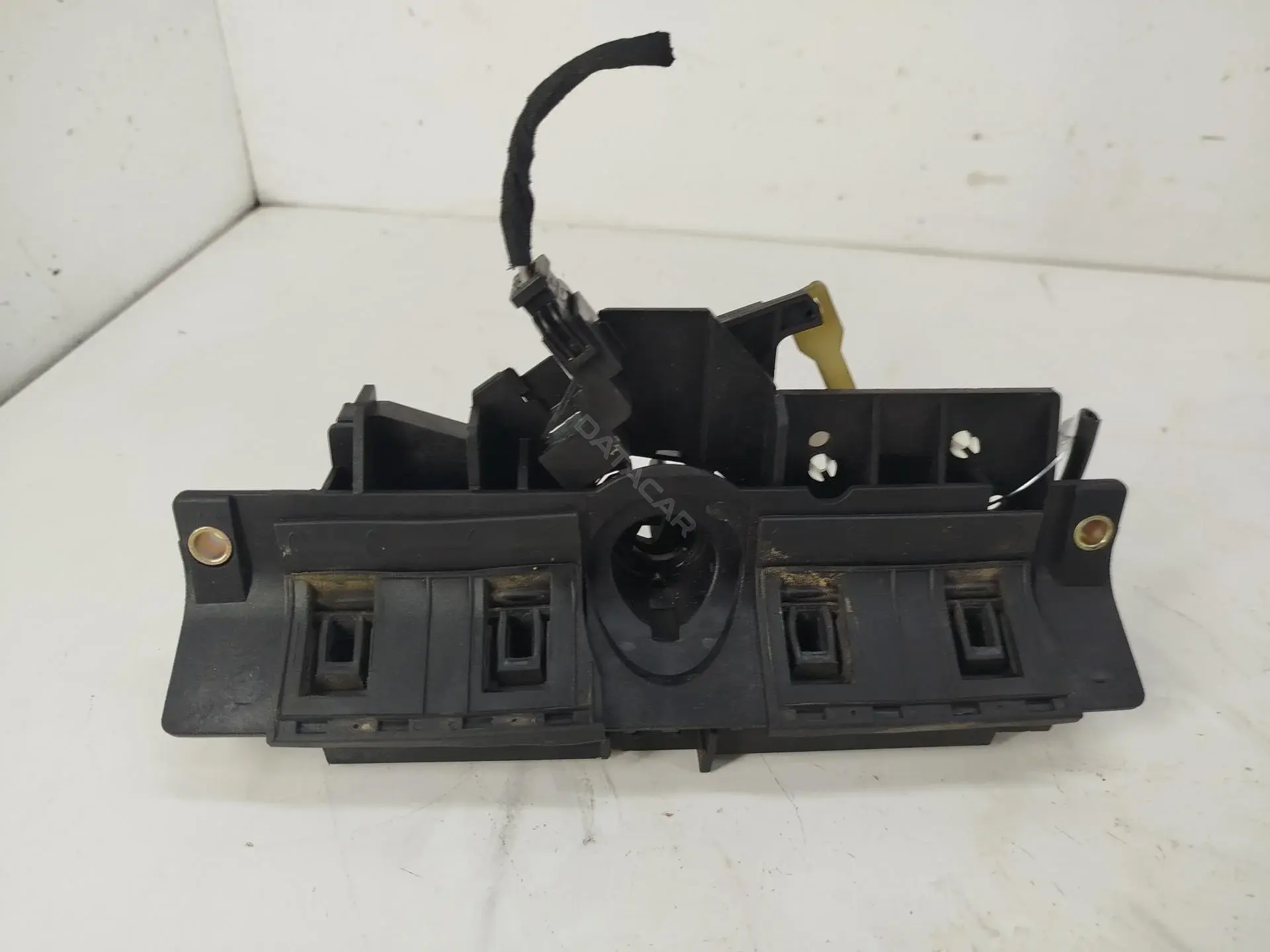 Ручка крышки багажника 8D9827585