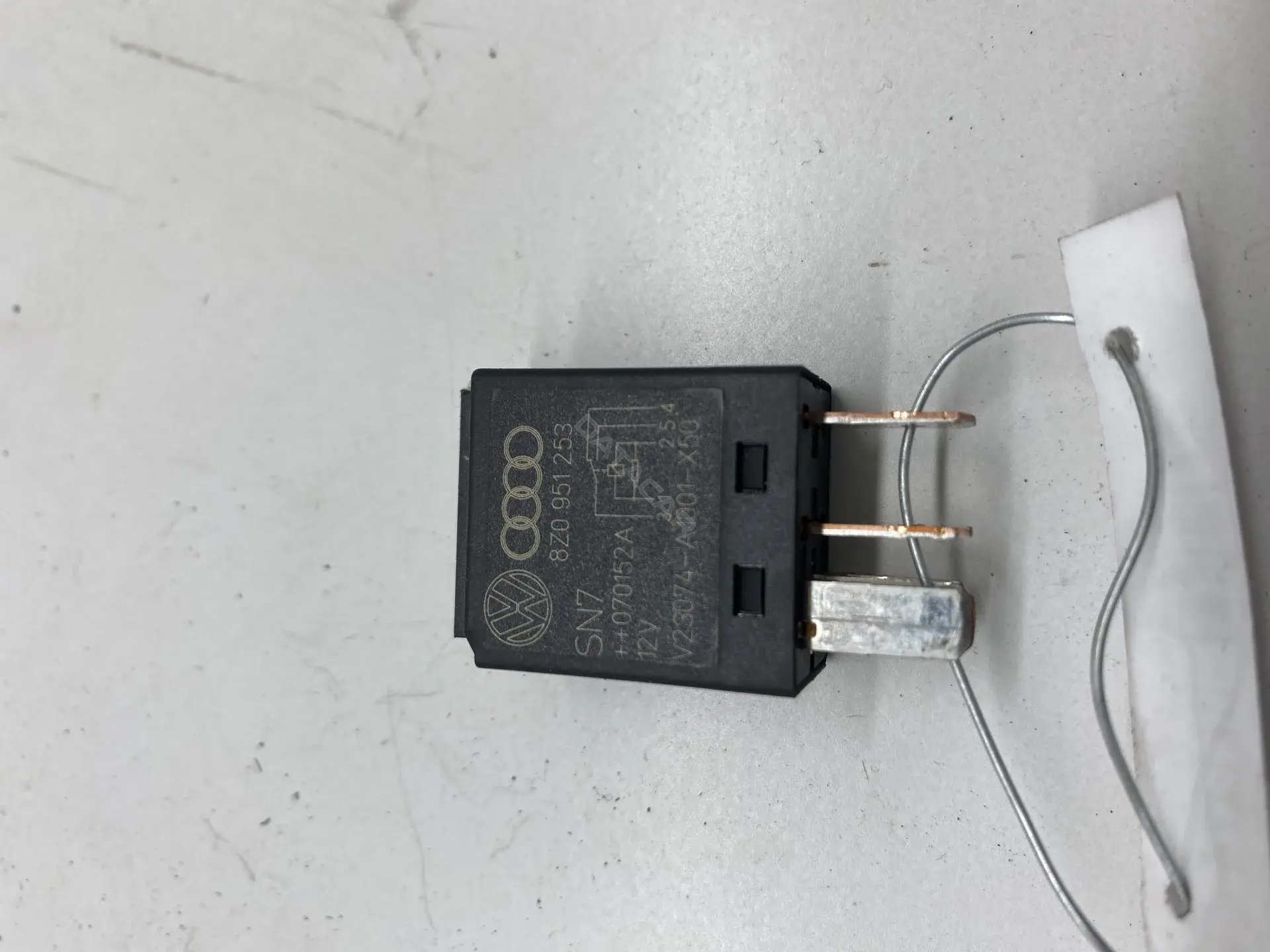 Многофункциональное реле 8Z0951253