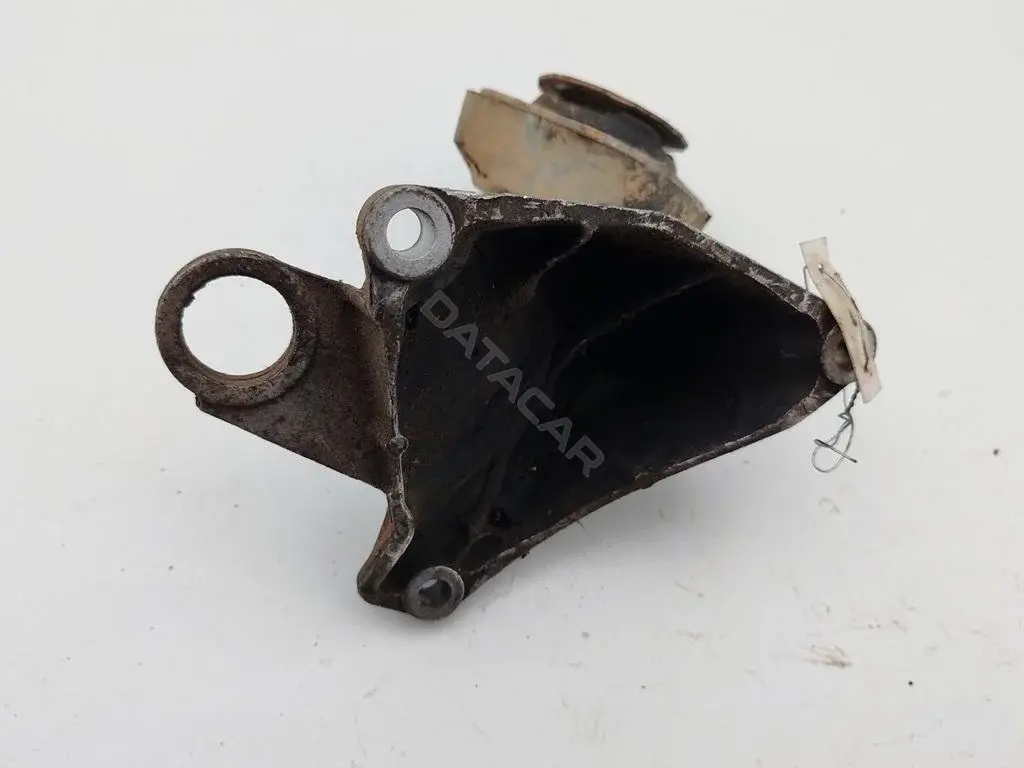 Подушка КПП 8D0399114S