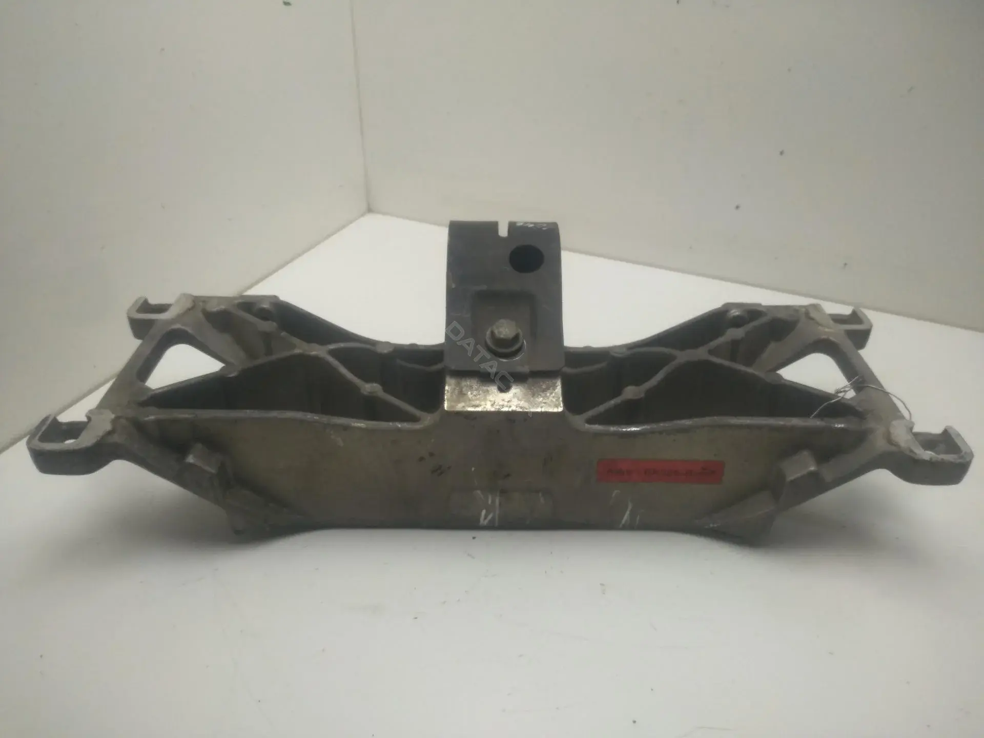 Подушка КПП AW936A026B