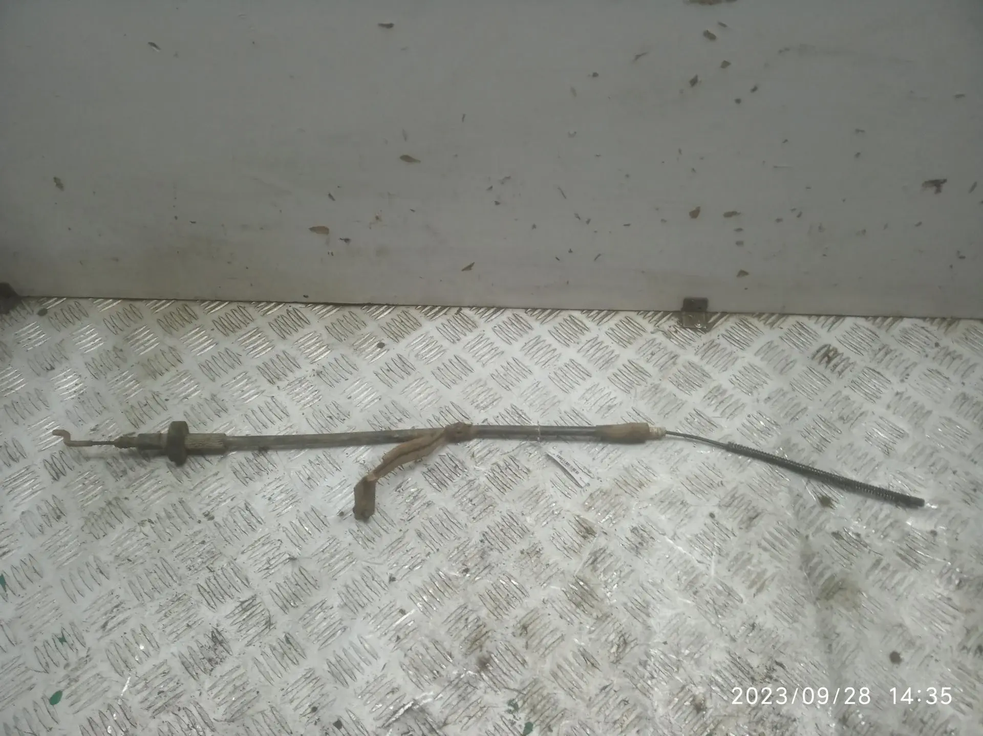 Трос ручника 701609701