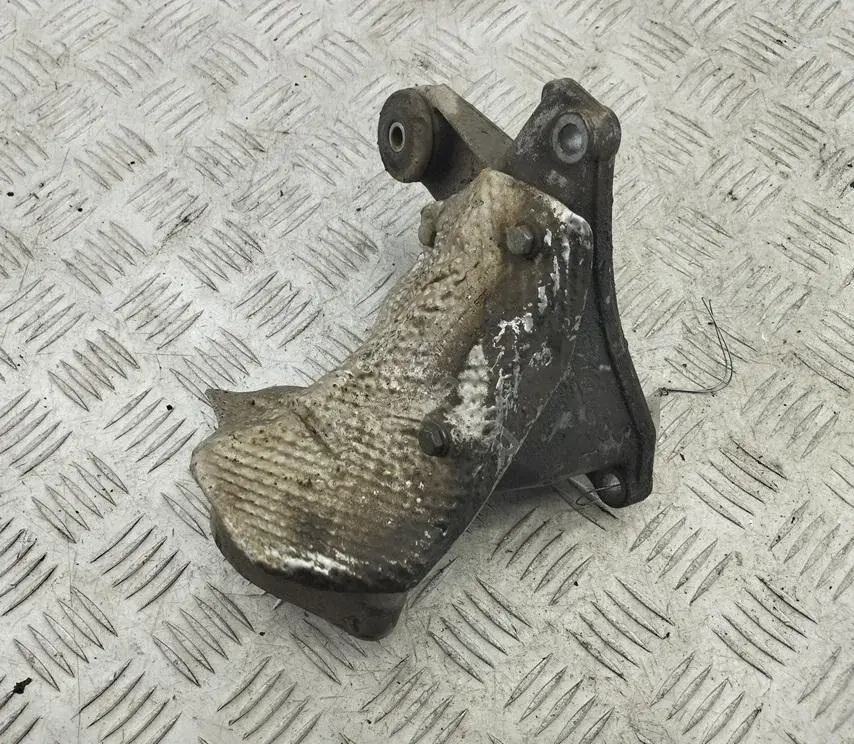Подушка КПП 8D0399114S