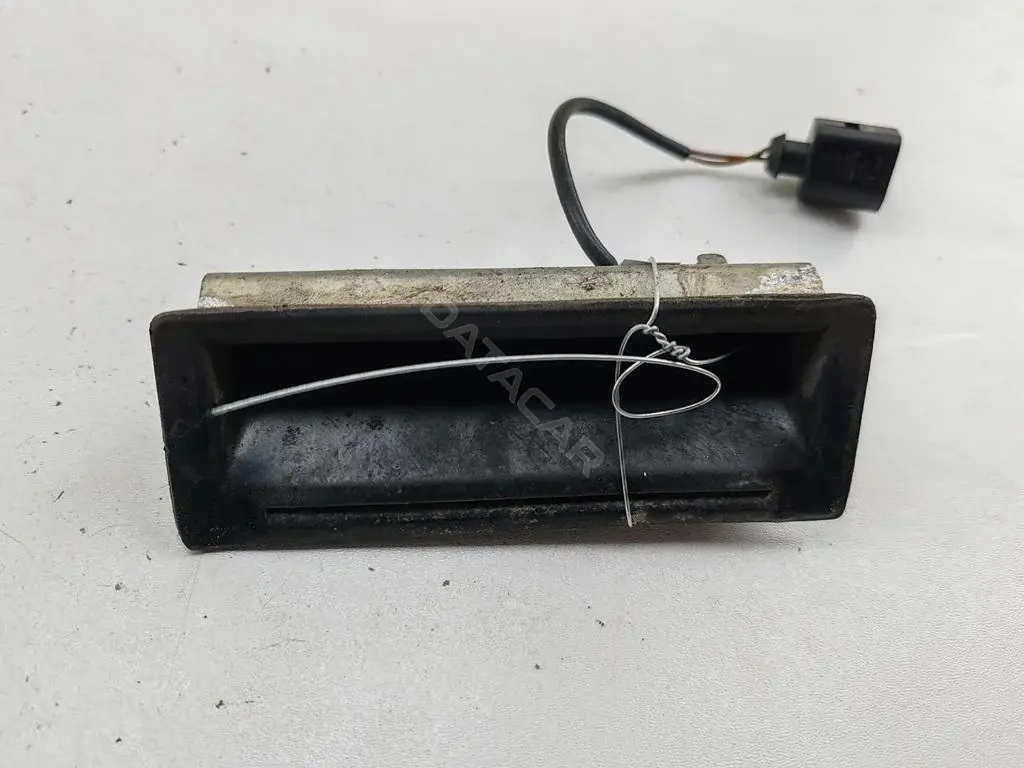 Ручка крышки багажника 1J0827566D