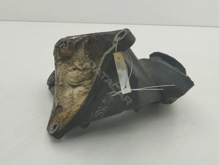 Подушка КПП 8D0399114S
