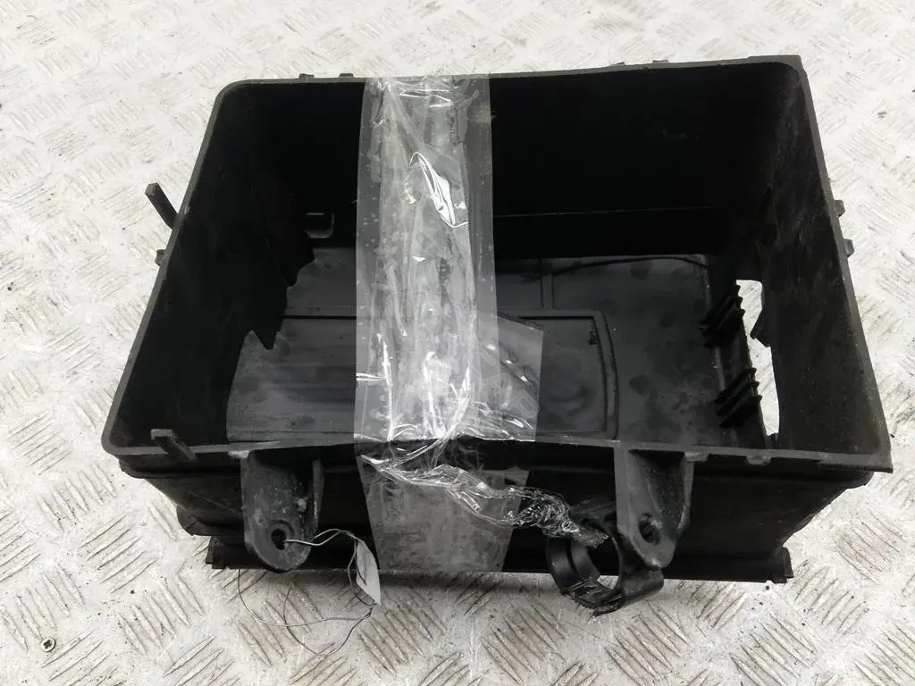 Кожух аккумулятора 5Z0915331B