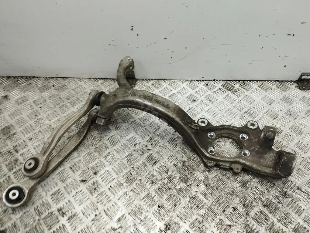 Поворотный кулак 4F0258