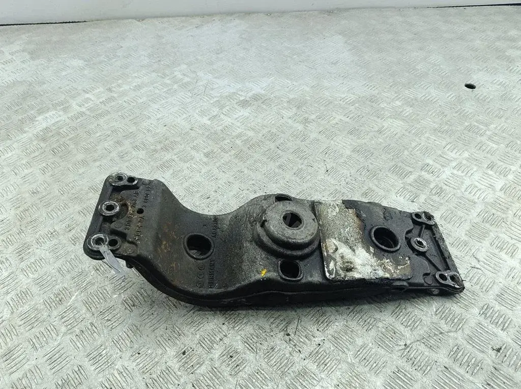 Подушка КПП 3D0399263AE