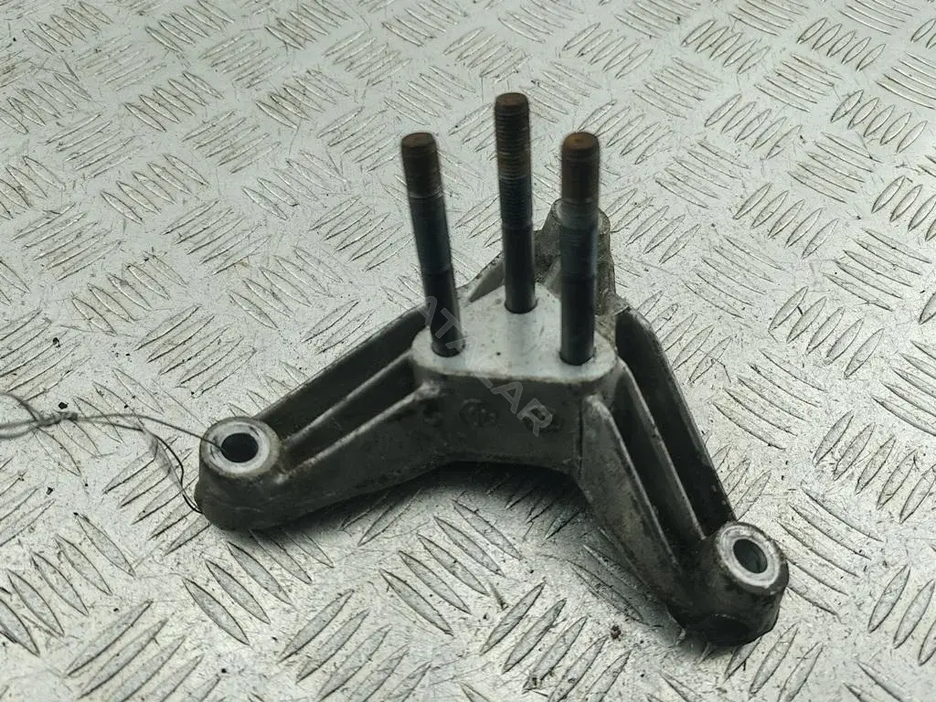Подушка КПП MR222150