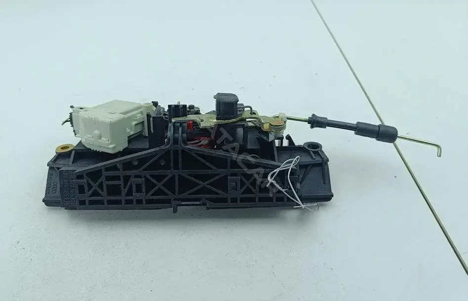 Ручка крышки багажника 4B0827565F