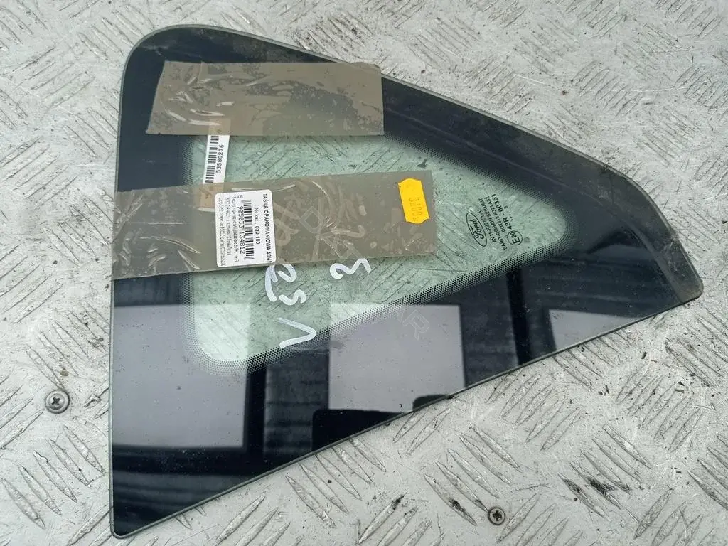Стекло двери 1752601 / AV11-R29751-AA