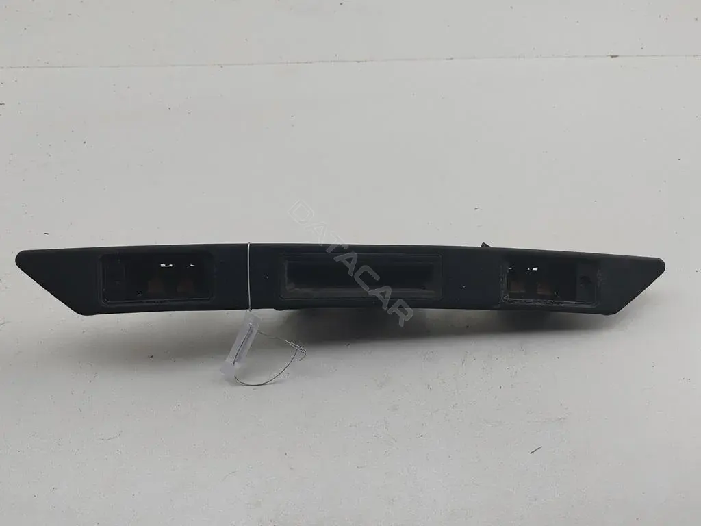 Ручка крышки багажника 8P0827574