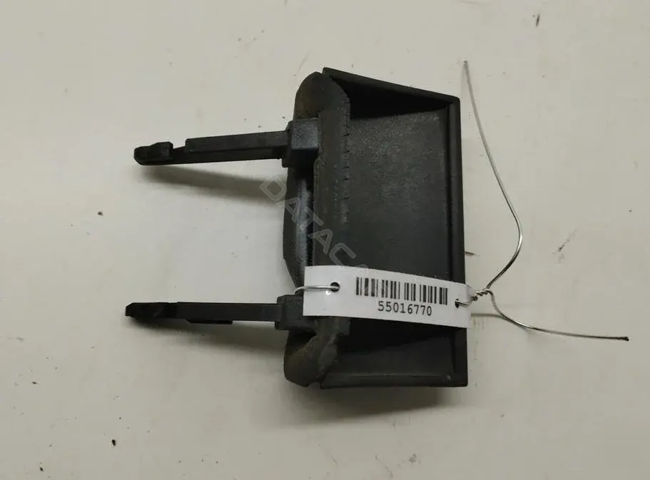 Ручка крышки багажника 4B0827778A