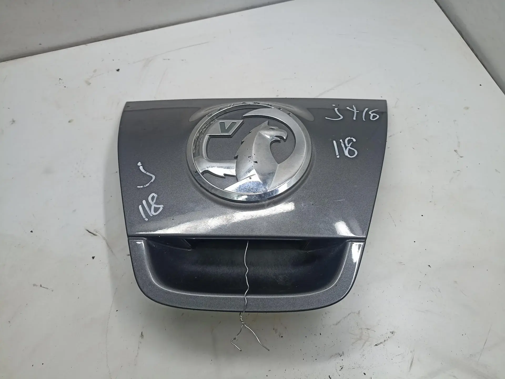 Ручка крышки багажника 13271374