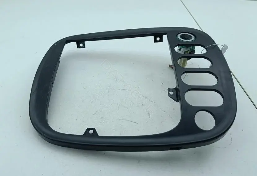 Рамка под магнитолу 95VW15677