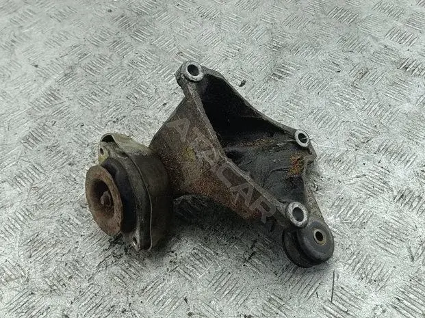 Подушка КПП 8D039914S