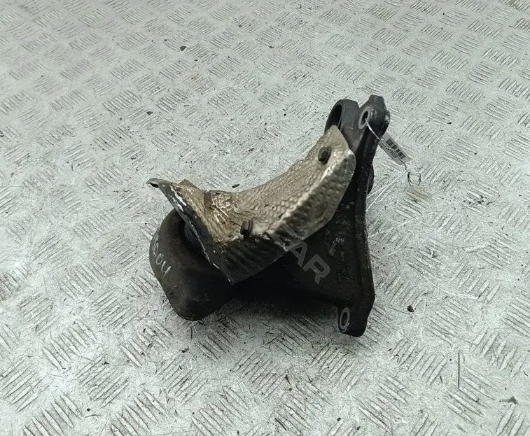 Подушка КПП 8D0399114