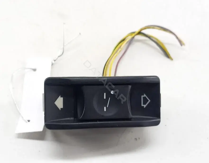 Кнопка открывания люка 8352182
