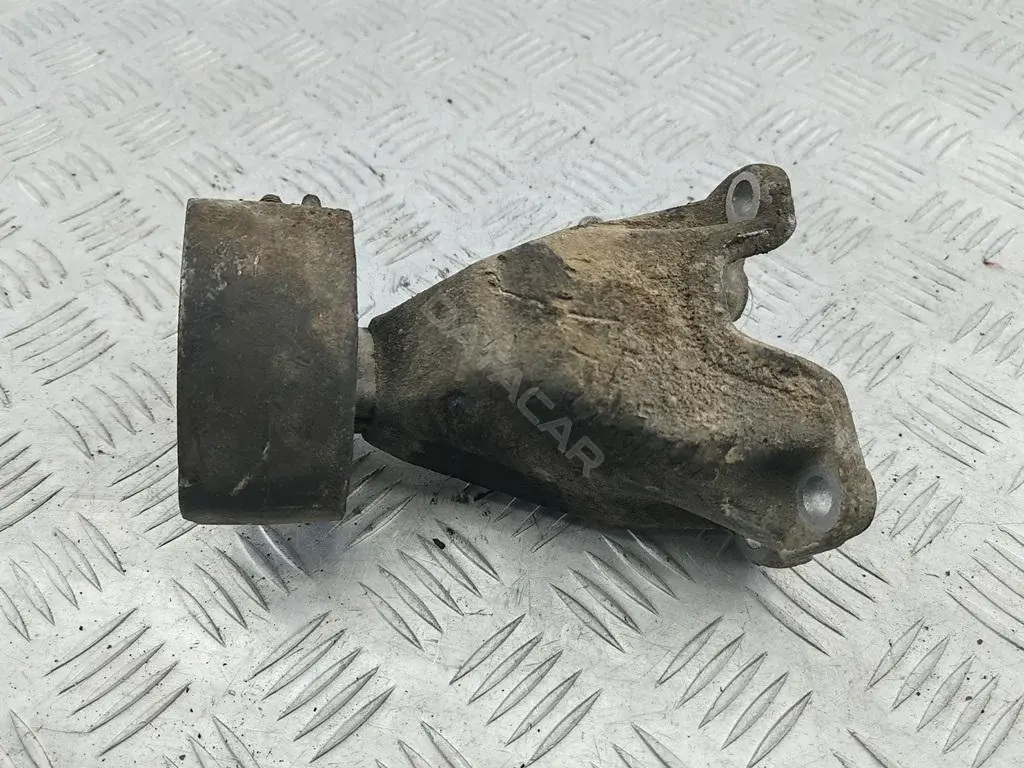 Подушка КПП 8D0399113L