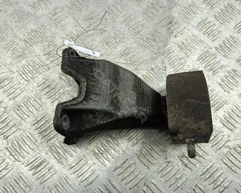Подушка КПП 8D0399113AB