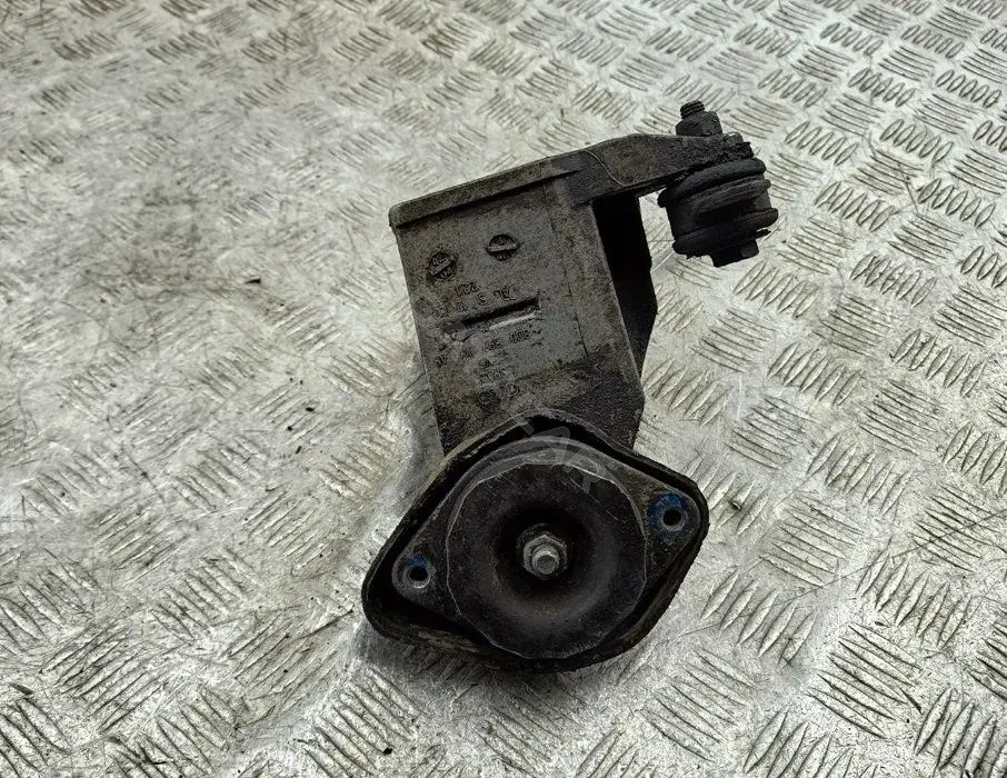 Подушка КПП 8D0399114AH