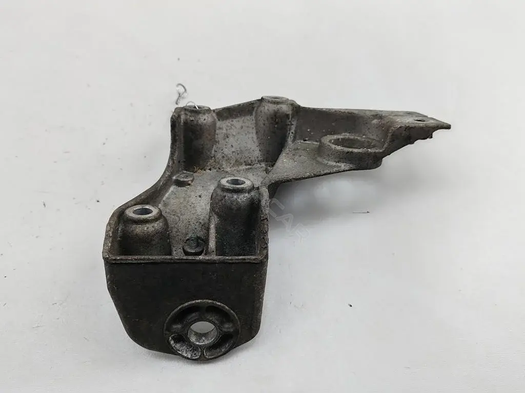 Подушка КПП 8D0399108E