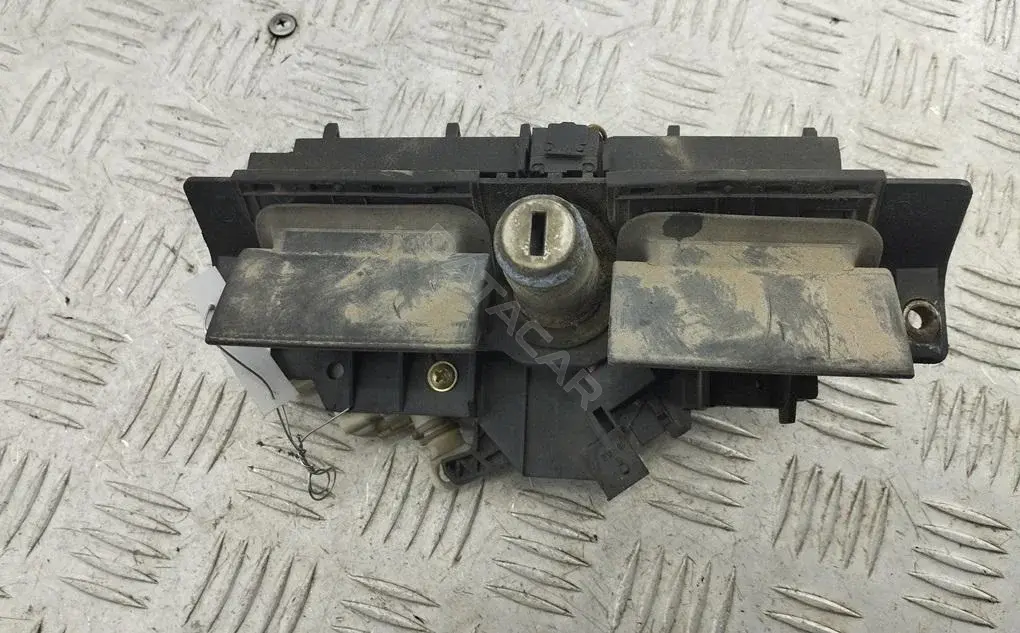 Ручка крышки багажника 4B0827565H