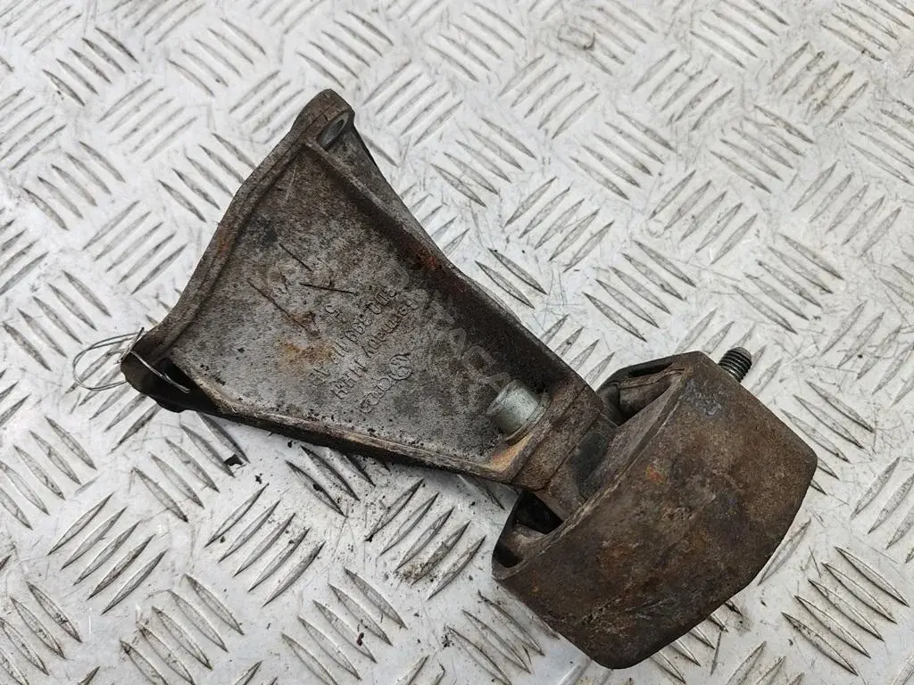 Подушка КПП 8D0399113AB