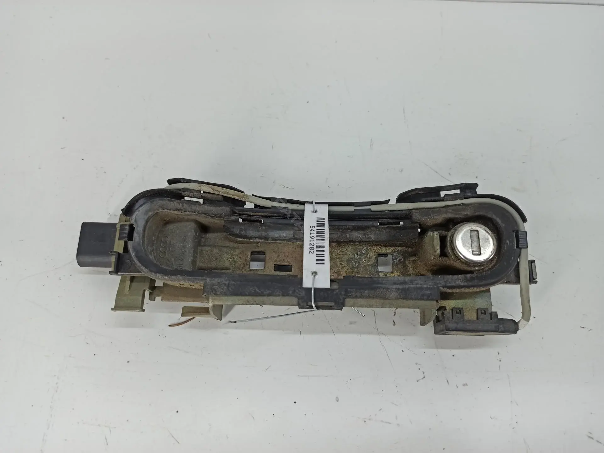 Кронштейн ручки двери 8L4837064