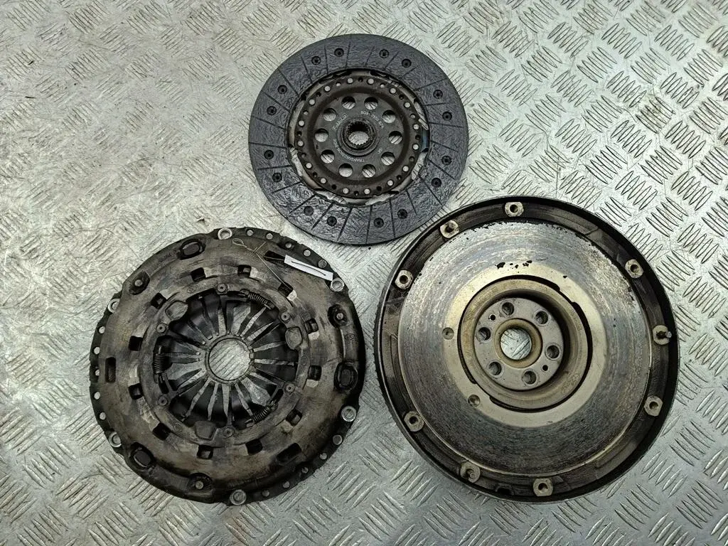 Маховик 8G916477BC