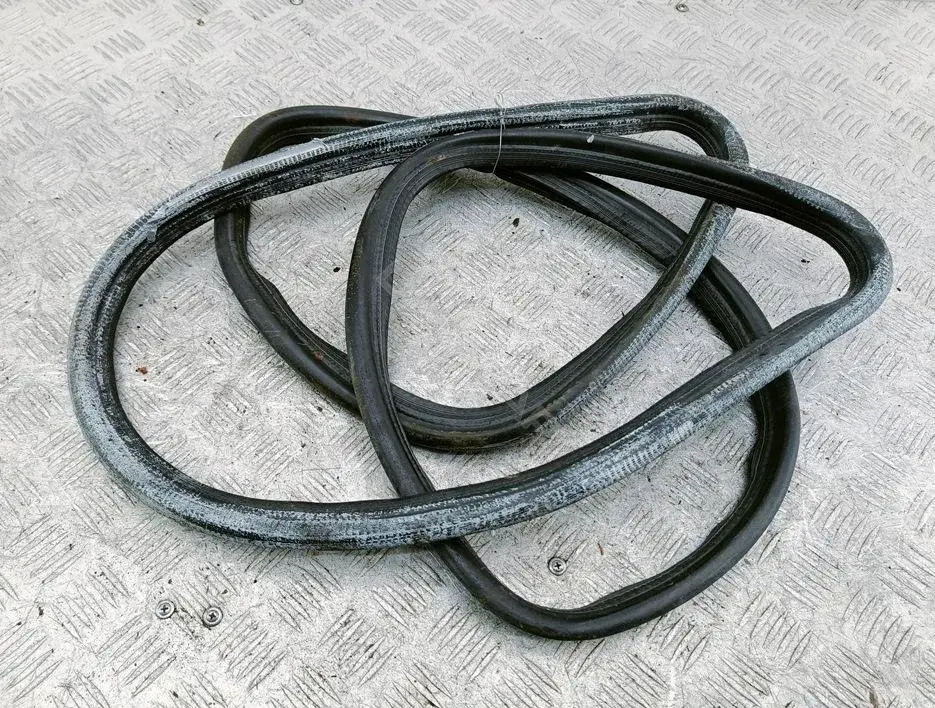 Уплотнитель багажника 54062302