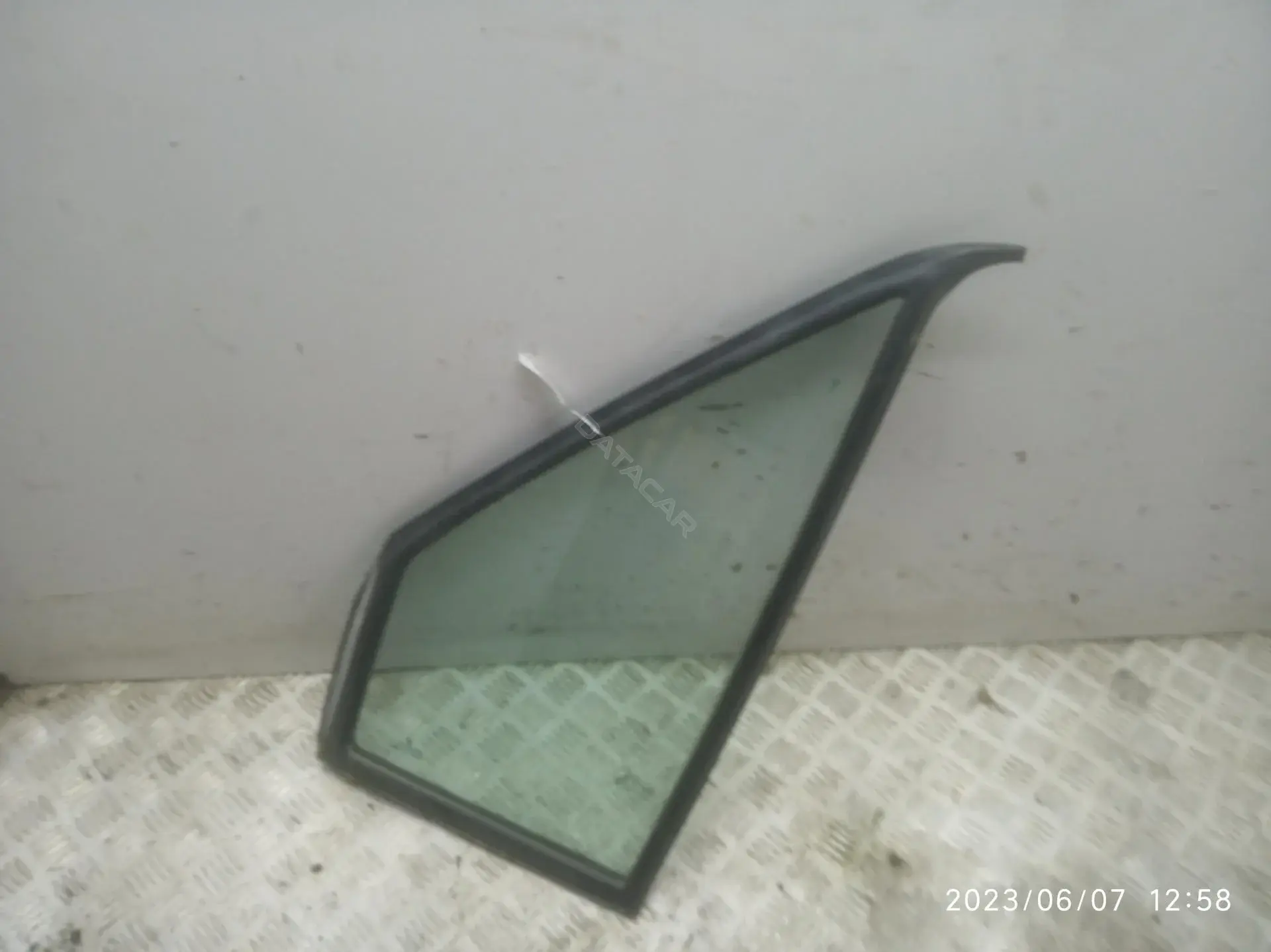 Стекло двери 2D0845115A