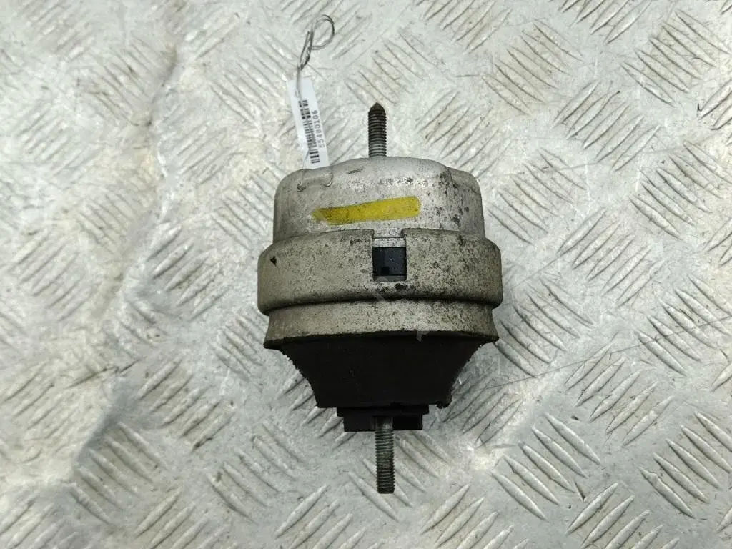 Подушка двигателя (Опора) 8D0199379J
