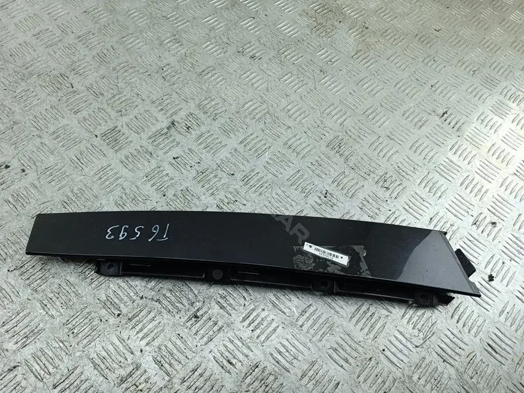 Обшивка стойки передней 6M20899