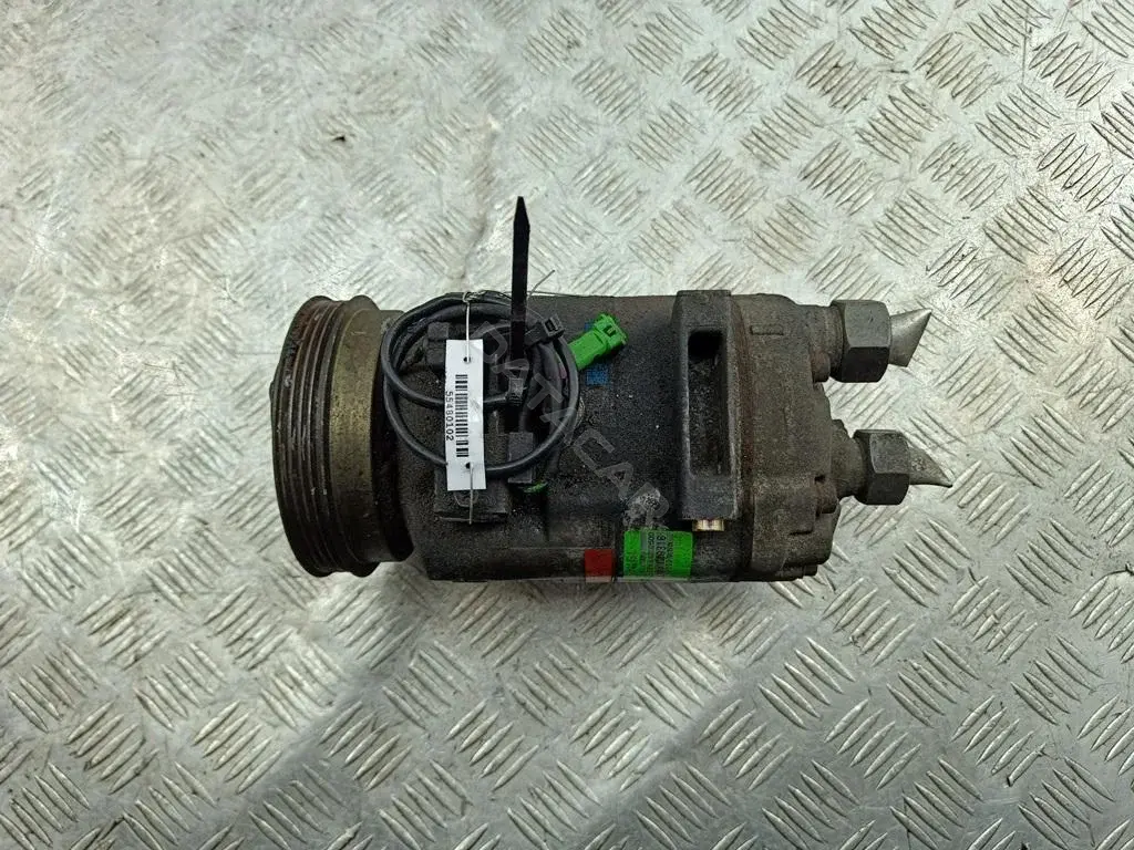 Компрессор кондиционера 8D0260805D