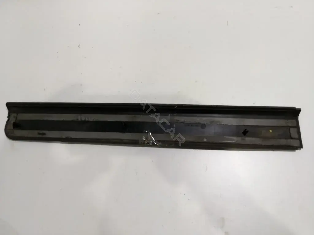 Накладка на порог 8P4853558G