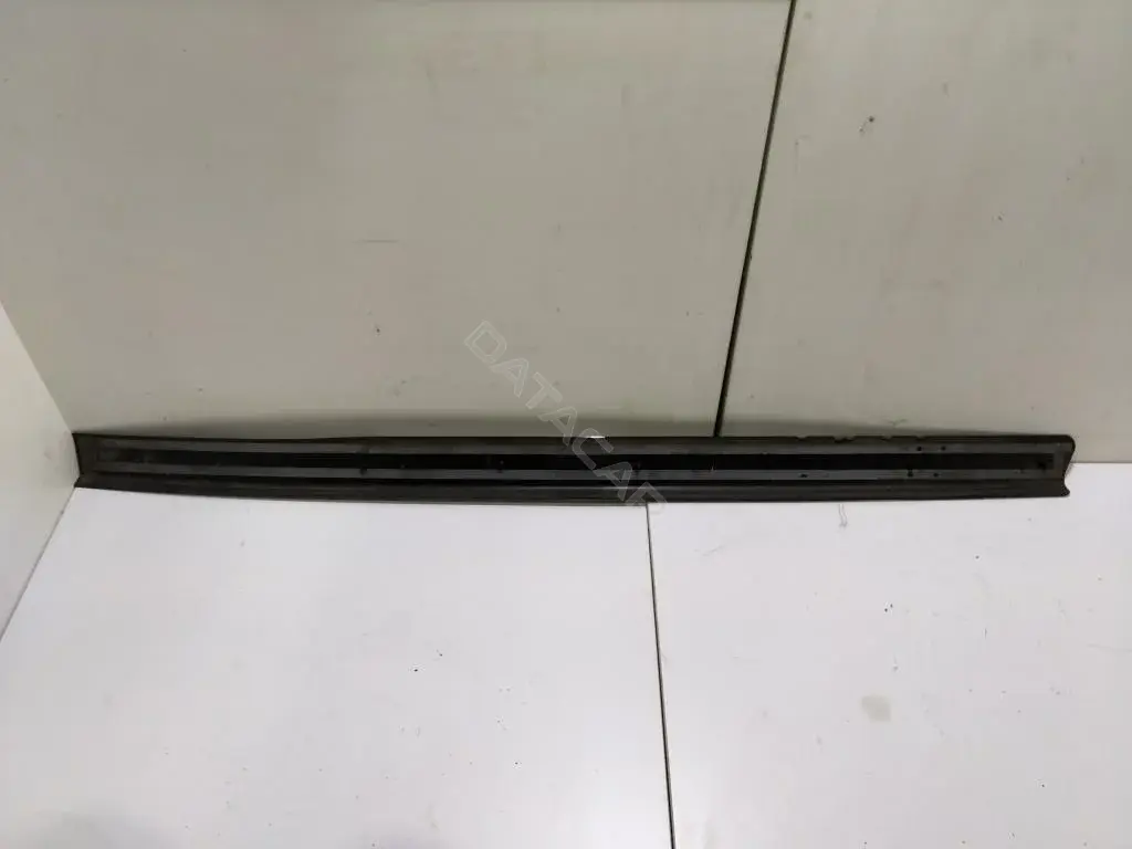 Накладка на порог 8P4853491G