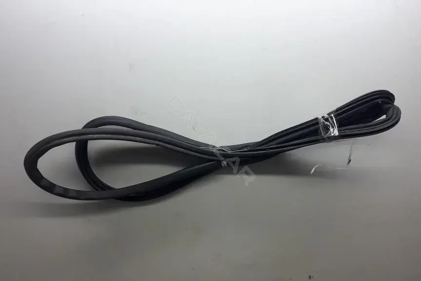 Уплотнитель багажника 7l5845521