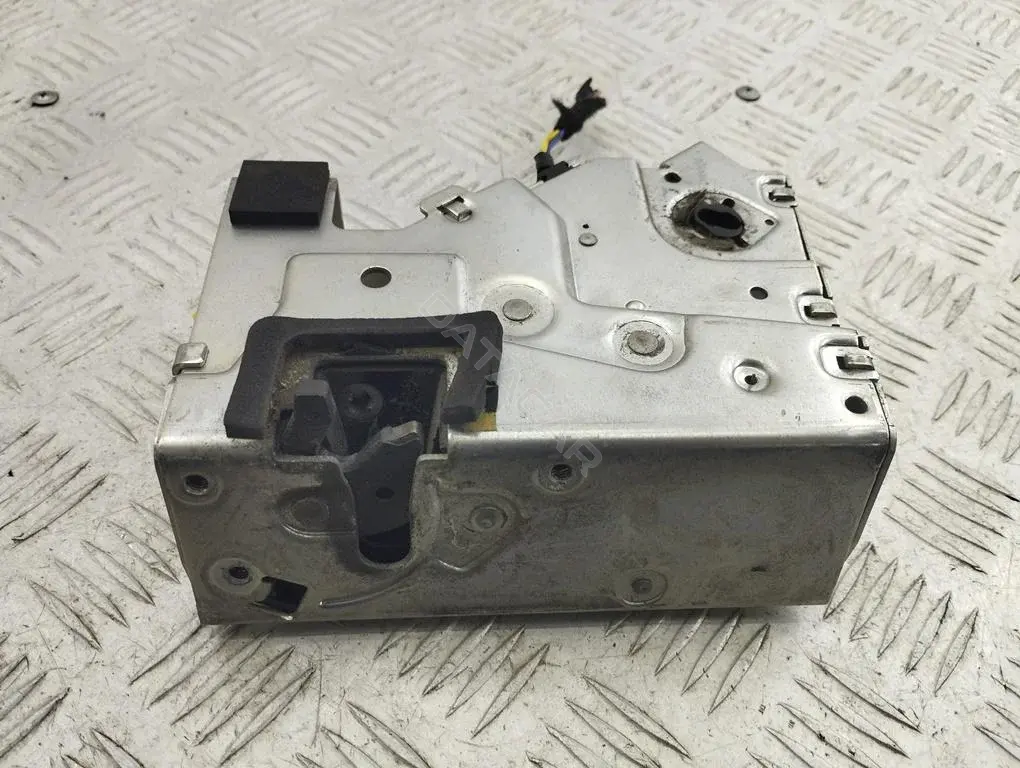 Замок двери 8T16V264A33