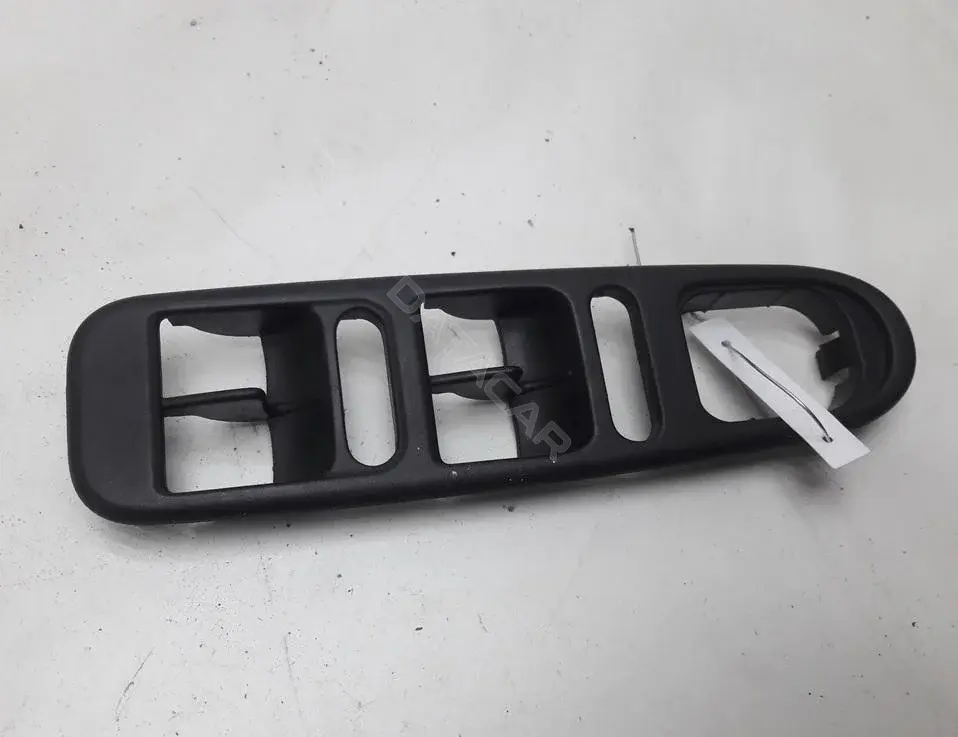 Накладка двери 1m0867163b