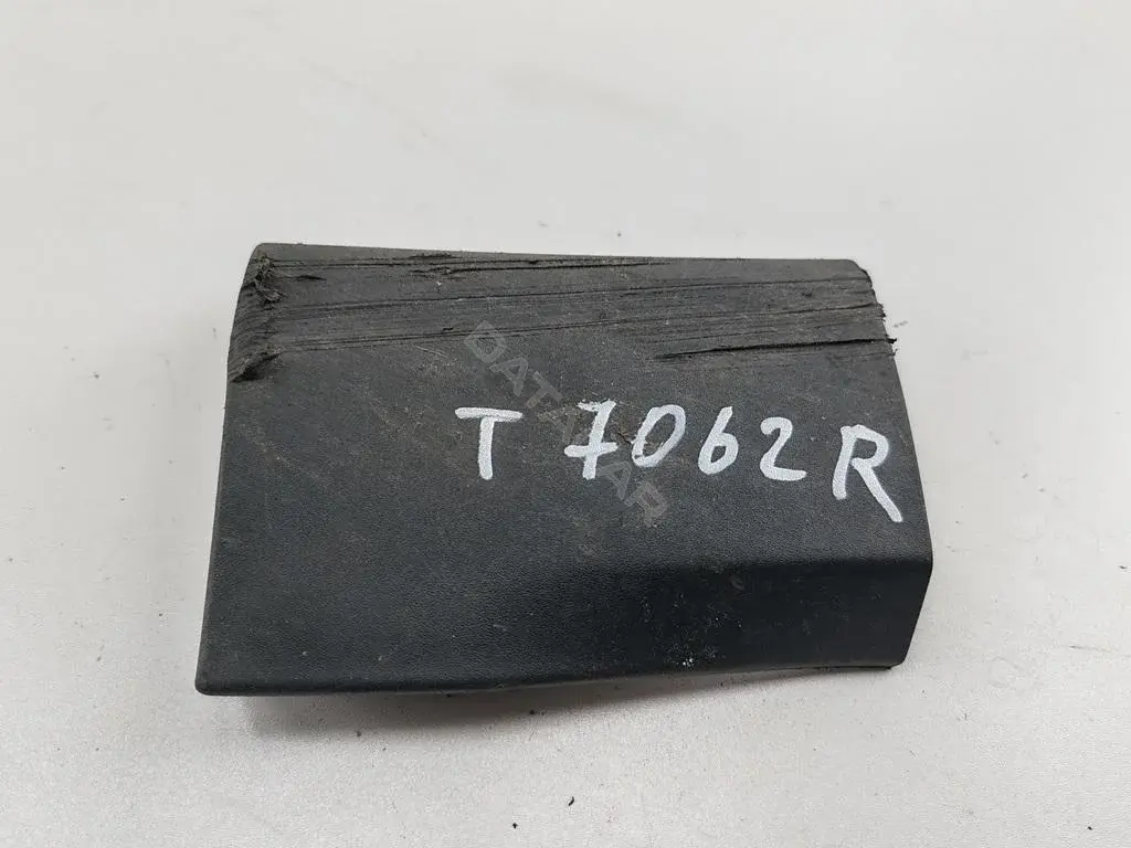 Накладка на порог 182F40152