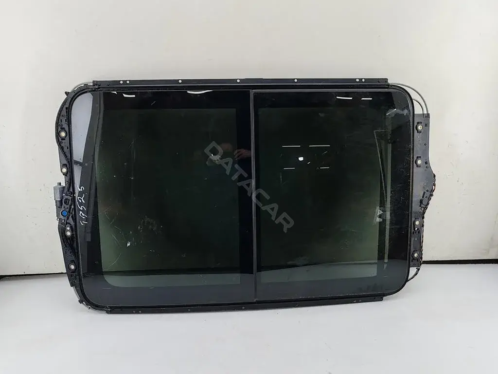 Люк 5N0877041D