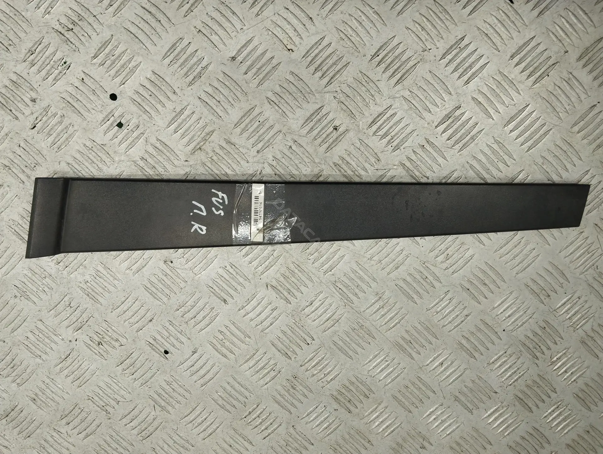 Обшивка стойки передней 7N11N20898AB