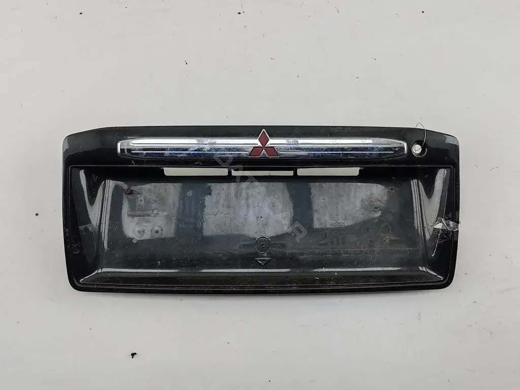 Накладка двери MR275638