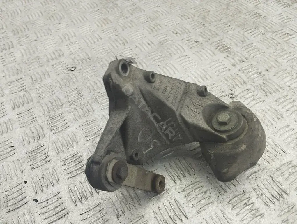 Подушка КПП 8D0399114S