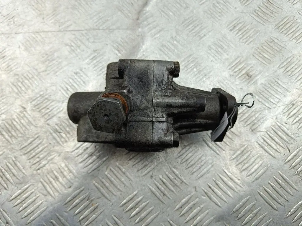 Насос гидроусилителя руля 4D0145155K
