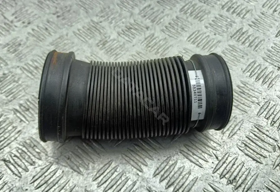 Патрубок воздушный 8D0129627