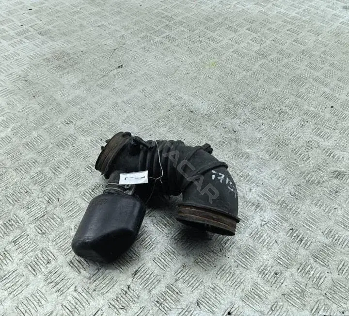 Патрубок воздушный MR258240
