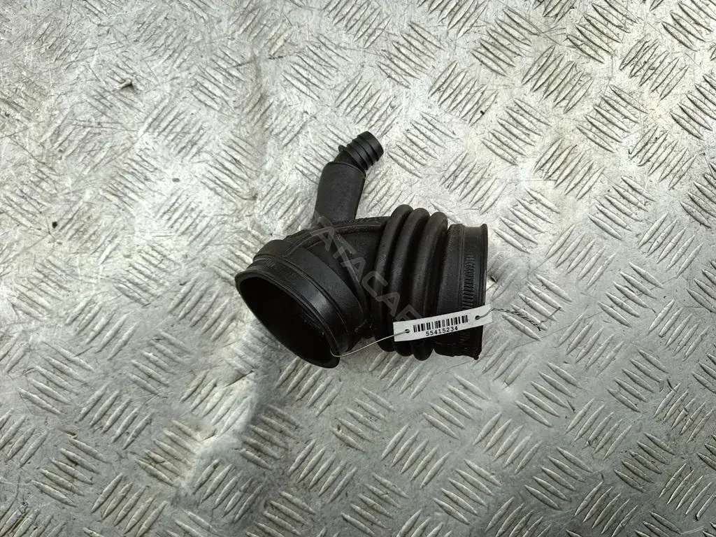 Патрубок воздушный 1437355