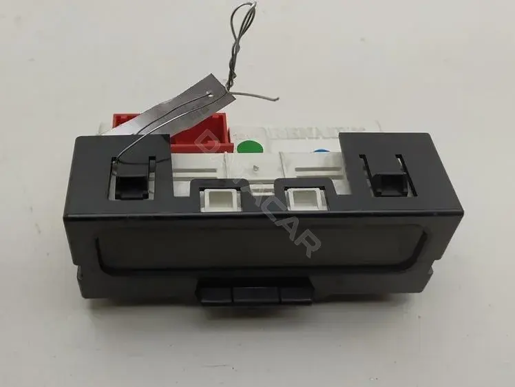 Часы 8200107839